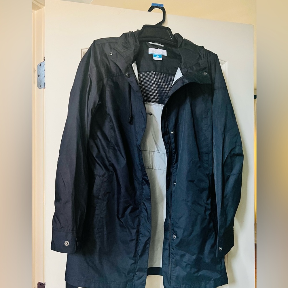 Columbia Rain Jacket with Omni Shield Repellancy in Size Large